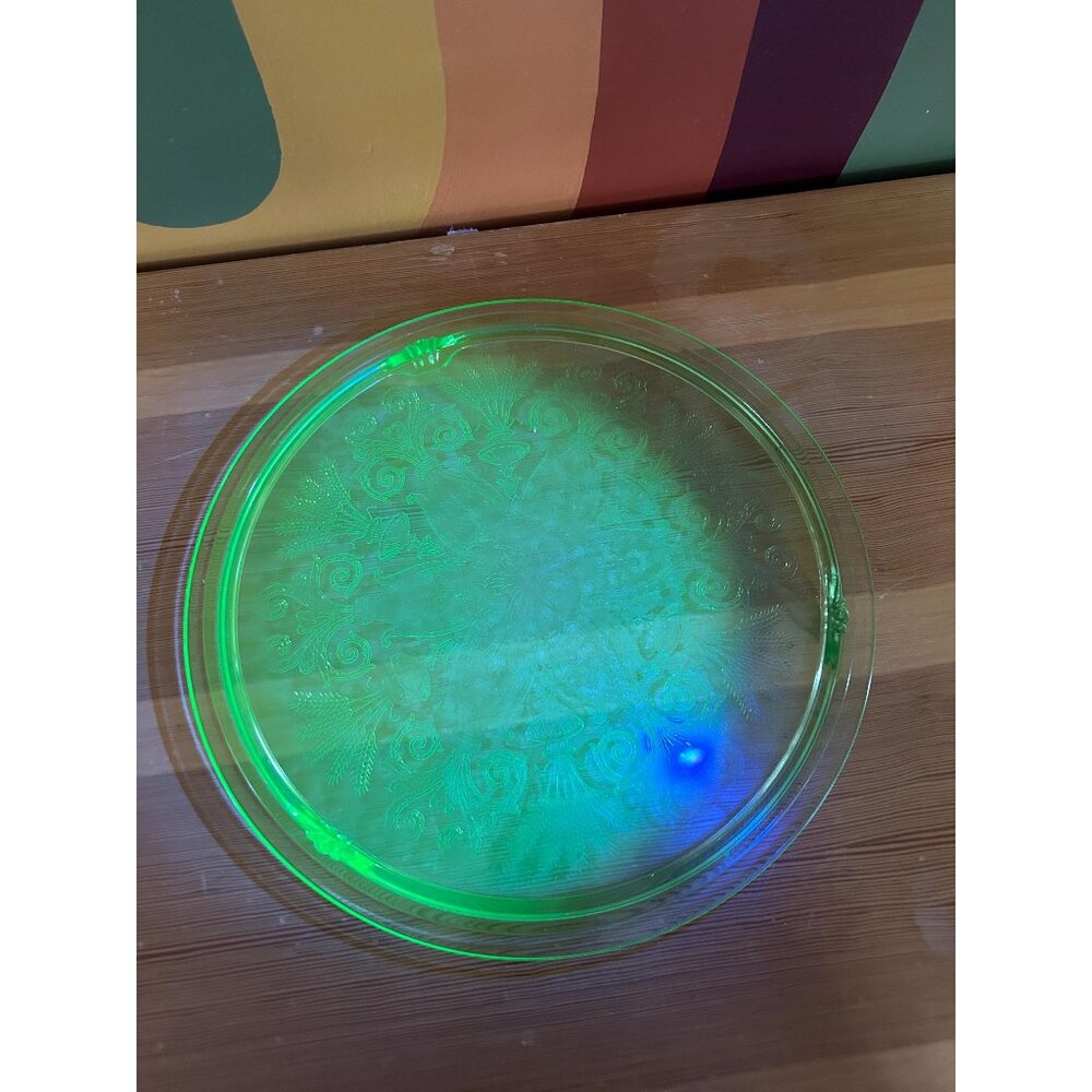 Uranium glowing glass depression dessert pie plate circle tray display
